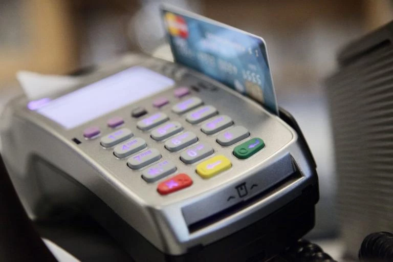 Στον «πάγο» το 30% των POS που τοποθετήθηκαν το 2017